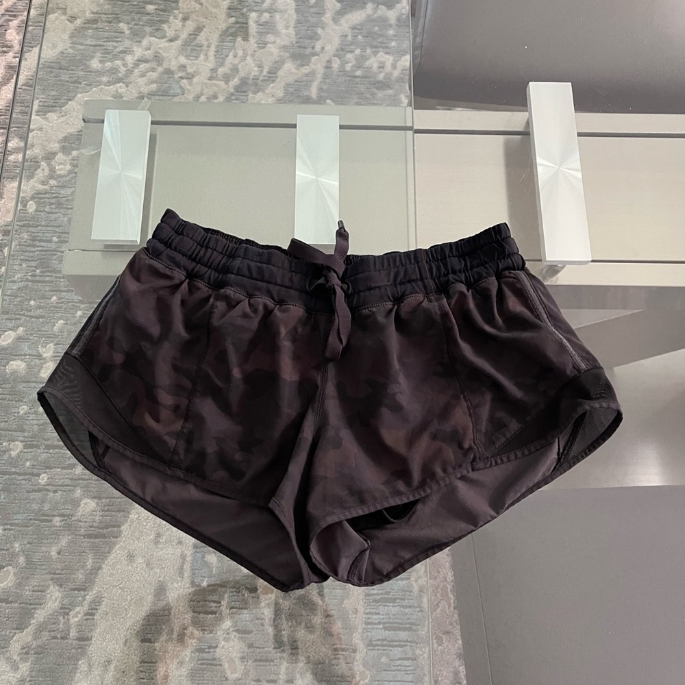 Lululemon Hotty Hot shorts size 6 Black Camo